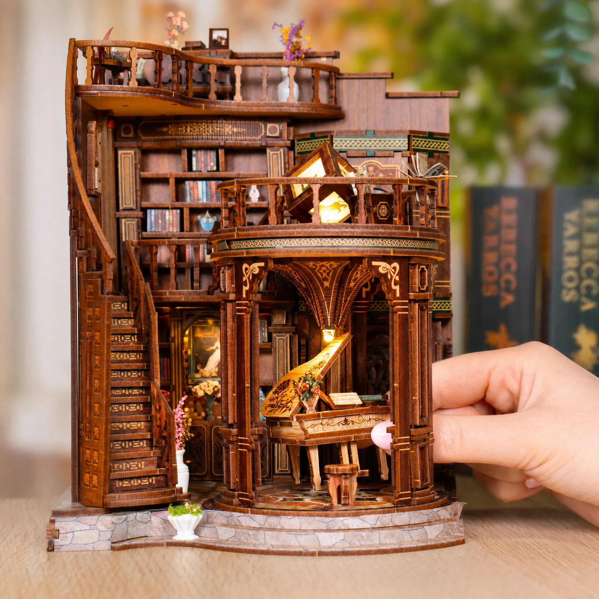 Grand Balcony Book Nook – Bild 4