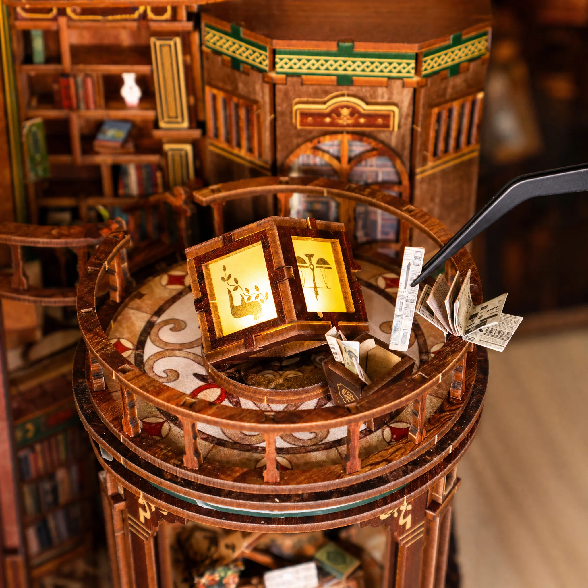 Grand Balcony Book Nook – Bild 6