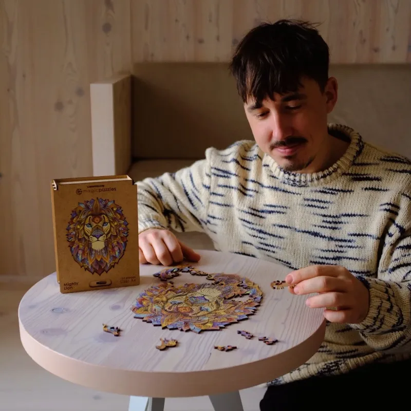 Assemblage du puzzle lion